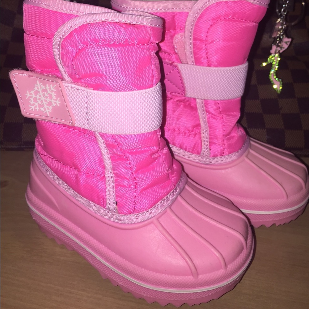 🎀🎀 Pink Snow/Rain Boots 🎀🎀